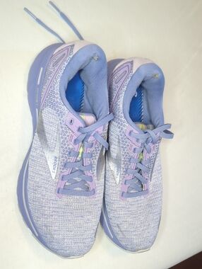 Brooks Women’s Lavender and Silver Athletic Running Shoes
